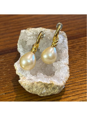 MMA 1984 EARRINGS WITH LARGE FAUX PEARLS gold tone beauties